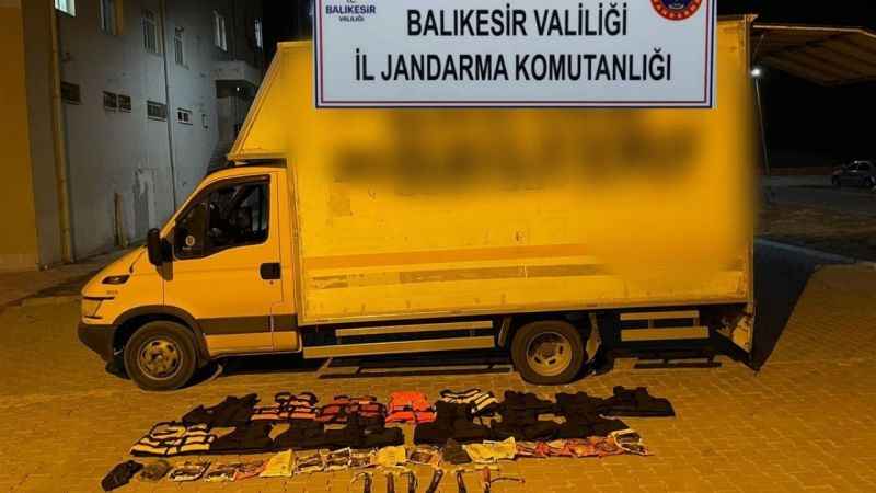 Jandarmadan Körfez'de mülteci operasyonu