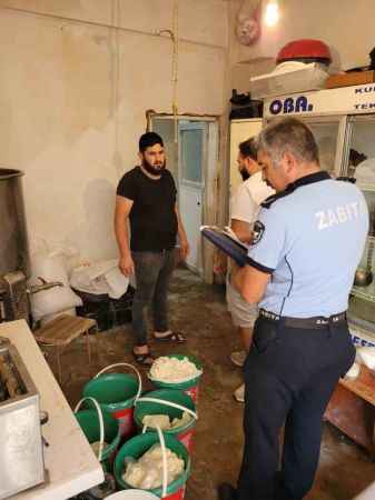 Gördüklerinize inanamayacaksınız: Peynir imalathanesi değil, adeta zehir imalathanesi!