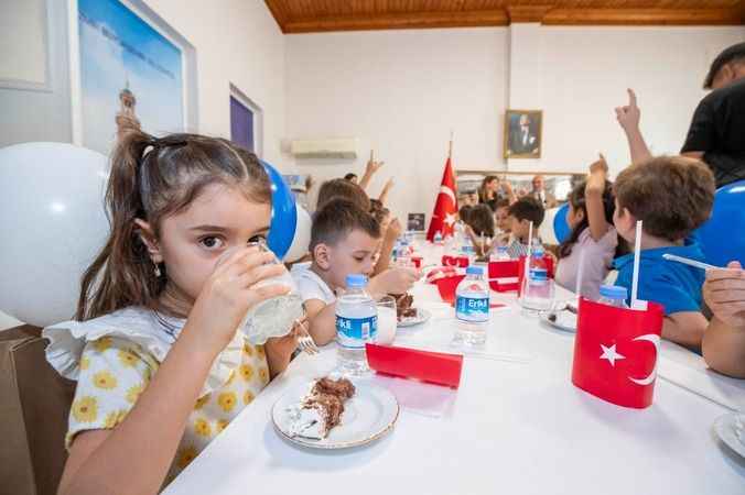 Başkan Soyer, Dünya Süt Günü’nde minikleri ağırladı