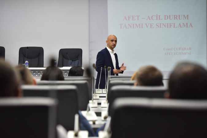 Karesi Belediyesi personeline afet eğitimi