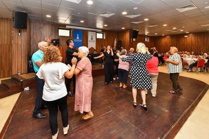 İzmir’de huzurevi sakinleri unutulmadı