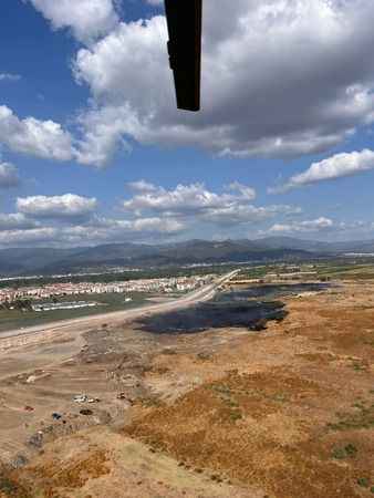 Edremit’teki sazlık yangını korkuttu, 10 dönüm arazi zarar gördü