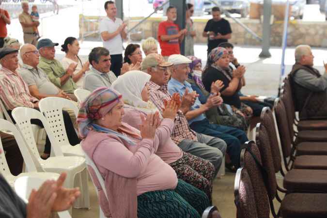 Belediyenin yetiştirdiği fideler üreticiyle buluştu