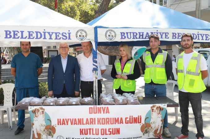 Başkan Deveciler Dünya Hayvanları Koruma Günü'nü hayvanseverler ile kutladı