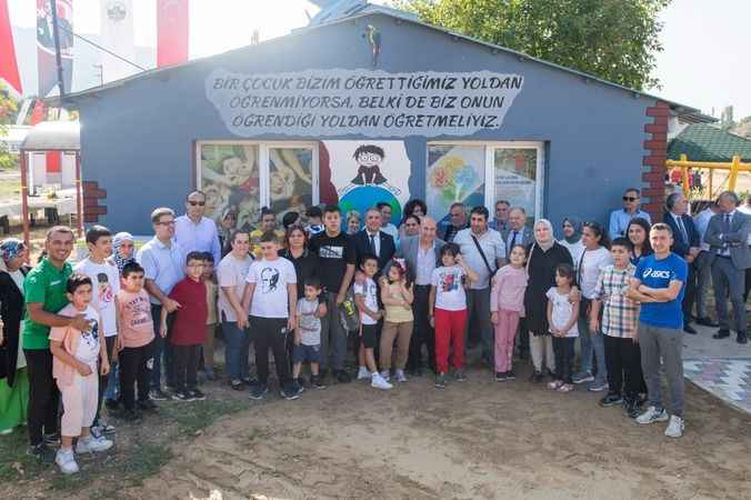 Başkan Soyer Beydağ'da otizmli çocuklar için açılan merkezi ziyaret etti