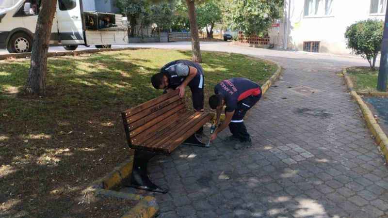 Karesi Belediyesi yeşil alanlara gözü gibi bakıyor