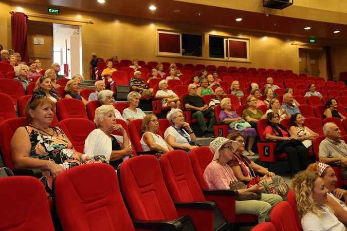 İlk ders zili çaldı: 60 yaşından sonra ders başı yaptılar