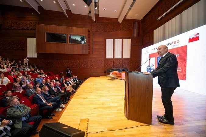 Soyer: “Bu kitabı, hak ve özgürlüklerinden mahrum bırakılan bütün kadınlara adıyoruz”