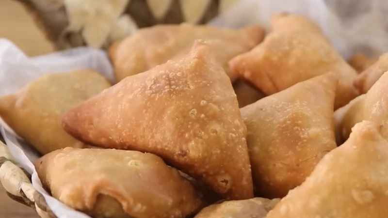 Özbeklerin damak çatlatan lezzeti! Samosa nasıl yapılır? İşte samosa tarifi…