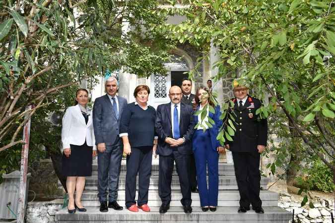 Vali Ustaoğlu Marmara'ya çıkarma yaptı