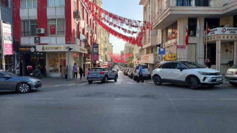 Balıkesir'in tüm cadde ve sokaklarını 29 Ekim heyecanı sardı