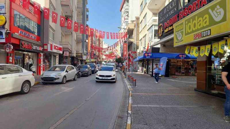 Balıkesir'in tüm cadde ve sokaklarını 29 Ekim heyecanı sardı