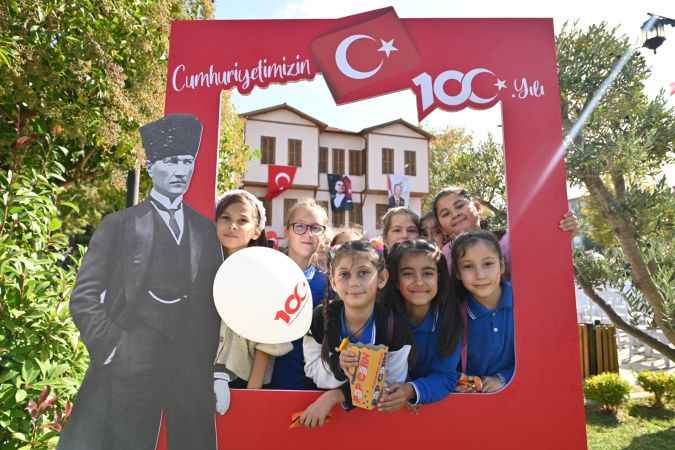 Karesi Atatürk Evi’nde 100. yıl coşkusu