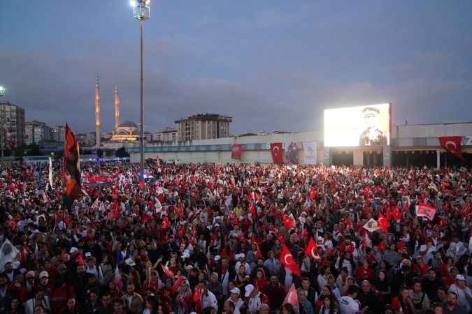 Beylikdüzü'nde binlerce kişi 100.yıl için yürüdü