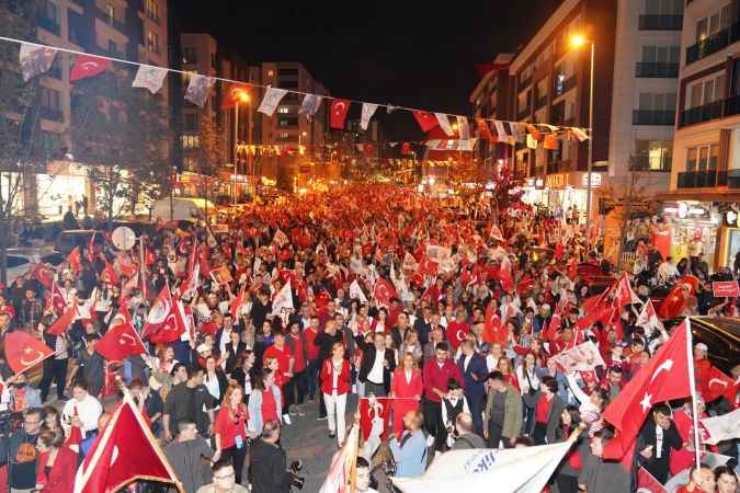 Beylikdüzü'nde binlerce kişi 100.yıl için yürüdü