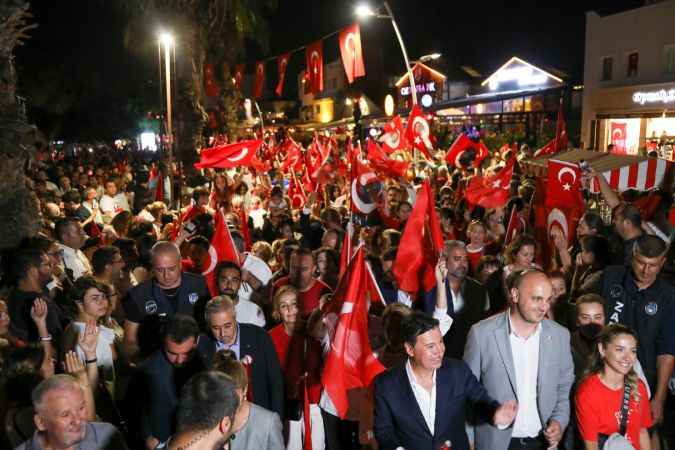 Bodrum'da yer, gök kırmızı-beyaz! Bodrumlular meydanlara sığmadı..