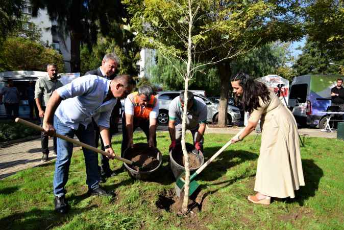 İzmir depreminde yaşamlarını kaybeden Sayra ve Çınar’ın ismi Bornova’daki parkta yaşayacak