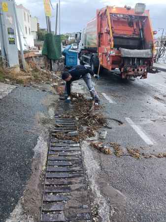 Belediyeden hızlı ve yerinde müdahale: Bodrum Belediye ekipleri yağmur mesaisinde