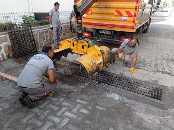 Belediyeden hızlı ve yerinde müdahale: Bodrum Belediye ekipleri yağmur mesaisinde