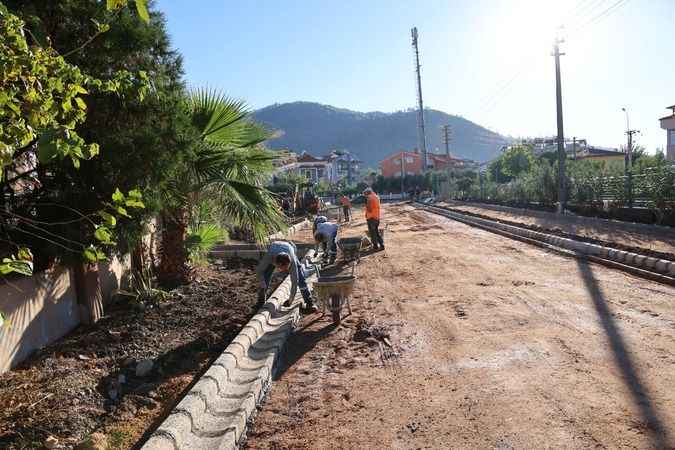 Marmaris Belediyesi'nden sorunlu sokak ve caddelere neşter