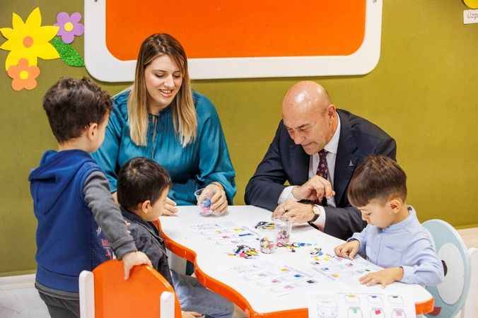 Büyükşehir Körfezin çocuklarına da dokunuyor: Bayraklı Masal Evi ziyaretinde duygu dolu anlar yaşandı..