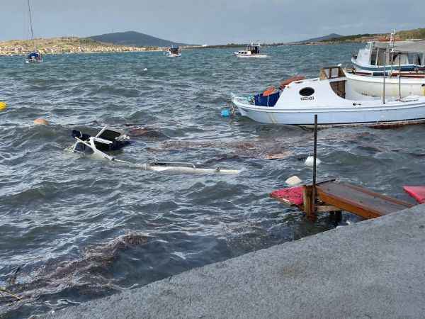 Ayvalık altüst oldu çok miktarda maddi hasar var