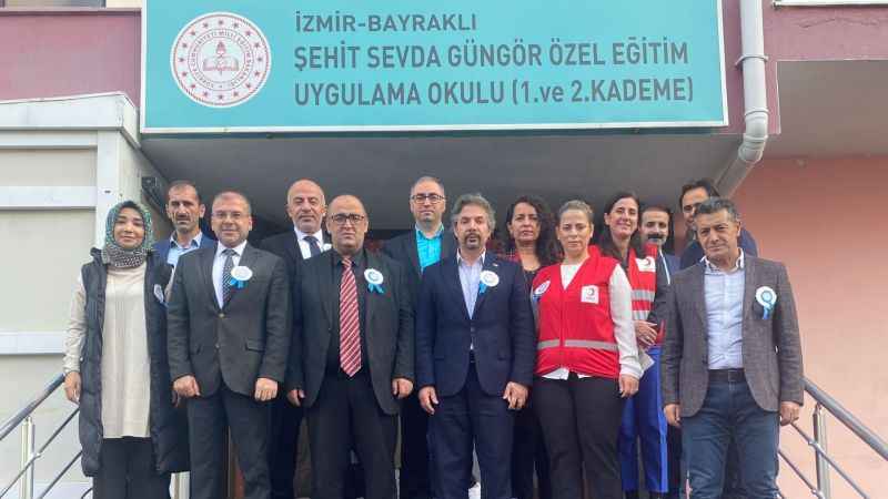 Bayraklı'da Kızılay engelli çocukların yüzünü güldürdü