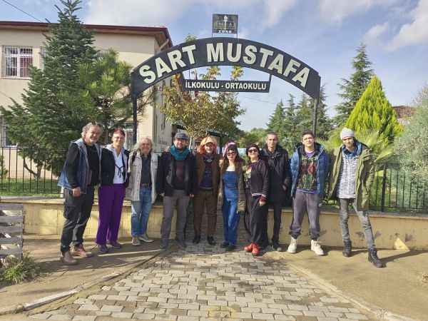 EBŞT Sardes’te minik tiyatro severlerle buluştu