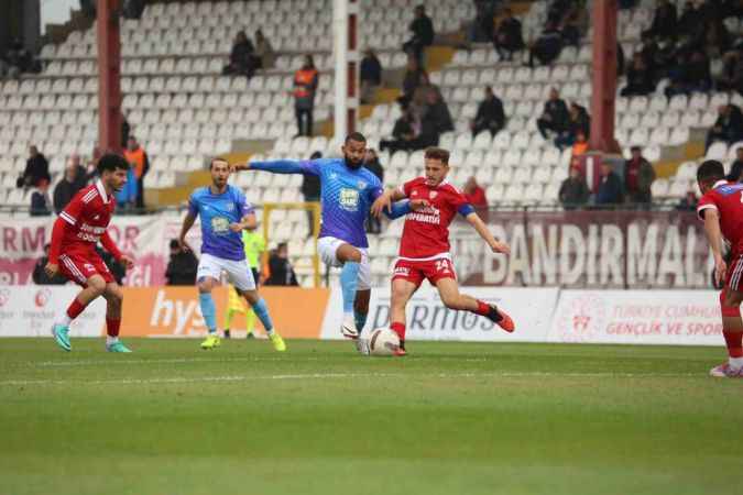 BanBan ZTK'da yoluna devam ediyor! Bandırmaspor: 3 Somaspor: 1