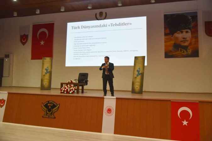 Rektör Oğurlu'dan Kara Astsubay MYO'da Türk Dünyası Konferansı