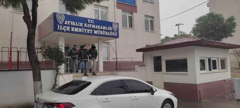 Ayvalık’ta Narkotik Polisleri uyuşturucu satıcılarına nefes aldırmıyor