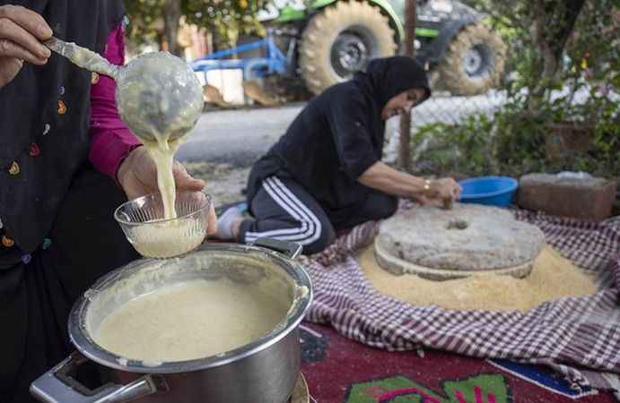 Körfezin binlerce yıllık saklı kalmış lezzeti.. Bir çok kişi bilmiyor ama... Tadını yiyenler bilir..! Üre Tatlısı nedir? Üre Tatlısı nasıl yapılır?