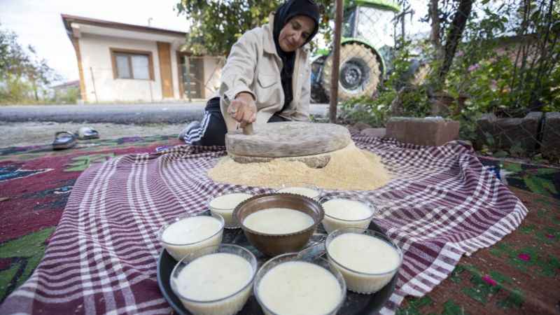 Körfezin binlerce yıllık saklı kalmış lezzeti.. Bir çok kişi bilmiyor ama... Tadını yiyenler bilir..! Üre Tatlısı nedir? Üre Tatlısı nasıl yapılır?