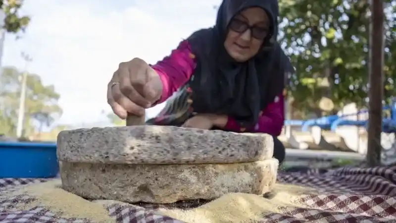 Körfezin binlerce yıllık saklı kalmış lezzeti.. Bir çok kişi bilmiyor ama... Tadını yiyenler bilir..! Üre Tatlısı nedir? Üre Tatlısı nasıl yapılır?