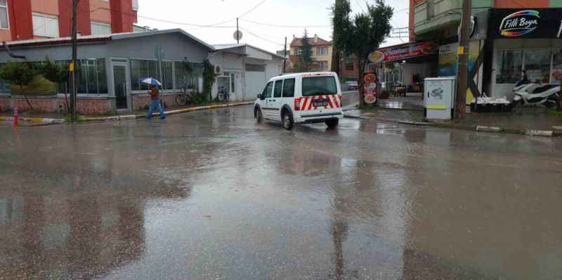 Balıkesir’de sağanak etkili oldu