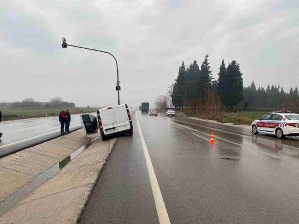 Balıkesir’de kamyonet ile tır çarpıştı: 1 yaralı