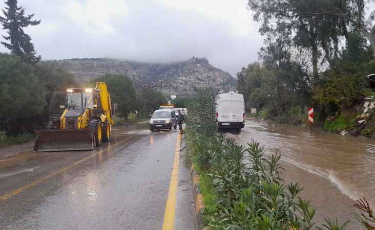 Bodrum'da yağmur alamı.. Belediye ekipleri 7/24 teyakkuzda 