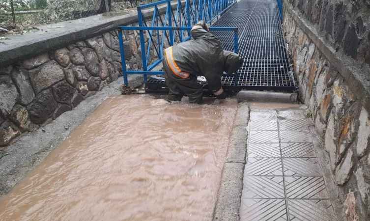 Bodrum'da yağmur alamı.. Belediye ekipleri 7/24 teyakkuzda 