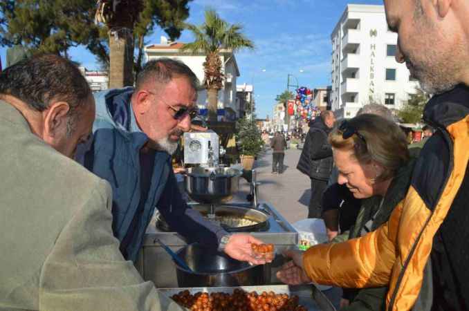 Ayvalık’ta şehitler için lokma hayrı düzenlendi