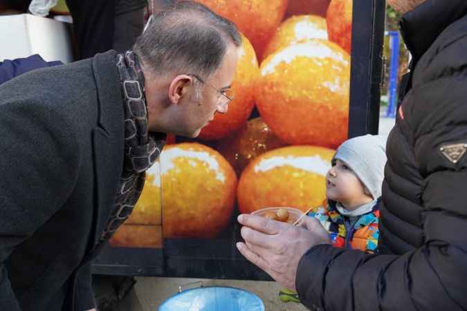 Başkan Çalık şehitler için lokma dağıttı