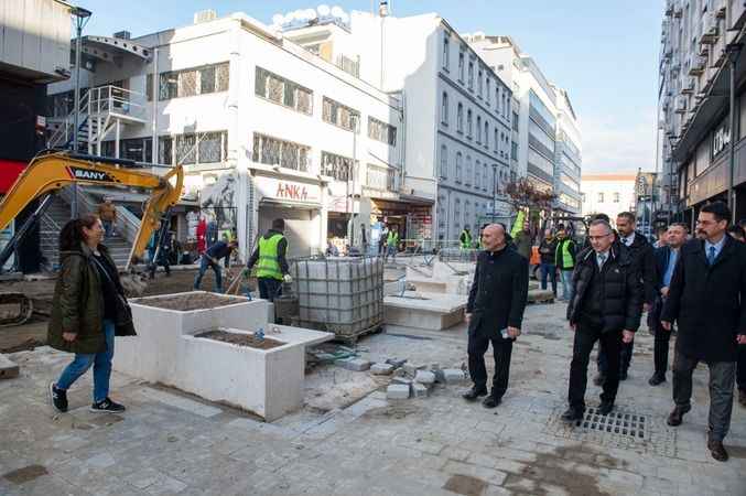 Kemeraltı’nın ana caddeleri göz kamaştıracak