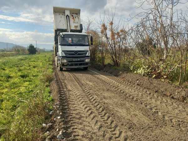 Efeler'in kırsal mahallelerinin yollarına Belediye eli değiyor