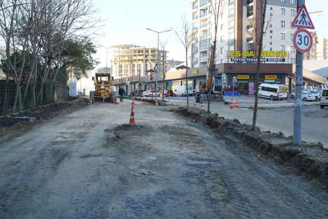 Beylikdüzü'nde, yol bakım ve yenileme çalışmaları hız kesmiyor