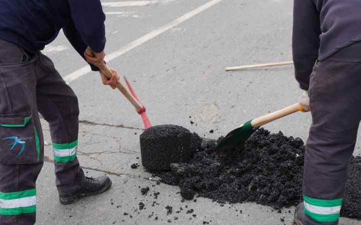 Beylikdüzü'nde, yol bakım ve yenileme çalışmaları hız kesmiyor