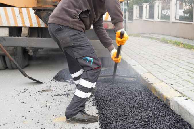 Beylikdüzü'nde, yol bakım ve yenileme çalışmaları hız kesmiyor