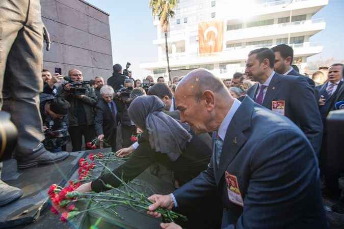 İzmir Kahraman Şehitlerini unutmadı.. Fethi Sekin ve Musa Can anıldı