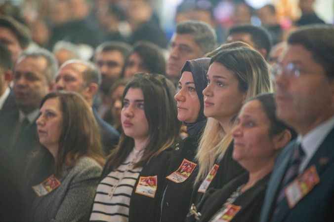 İzmir Kahraman Şehitlerini unutmadı.. Fethi Sekin ve Musa Can anıldı