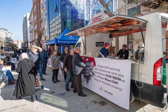 İzmir Kahraman Şehitlerini unutmadı.. Fethi Sekin ve Musa Can anıldı