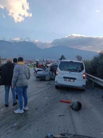 Manisa’da korkunç kaza: Karşı şeritte facia yarattı! 2 ölü 1 yaralı