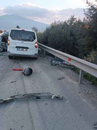 Manisa’da korkunç kaza: Karşı şeritte facia yarattı! 2 ölü 1 yaralı